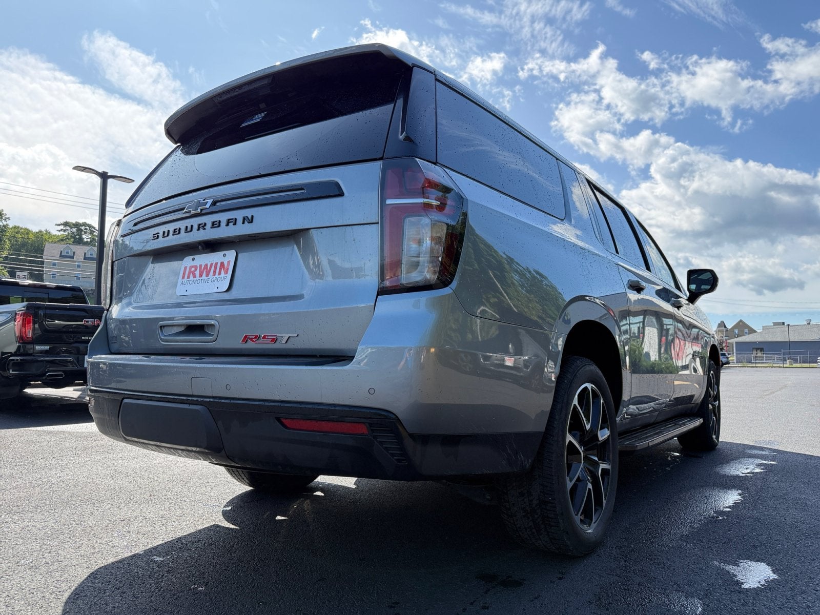 2023 Chevrolet Suburban RST
