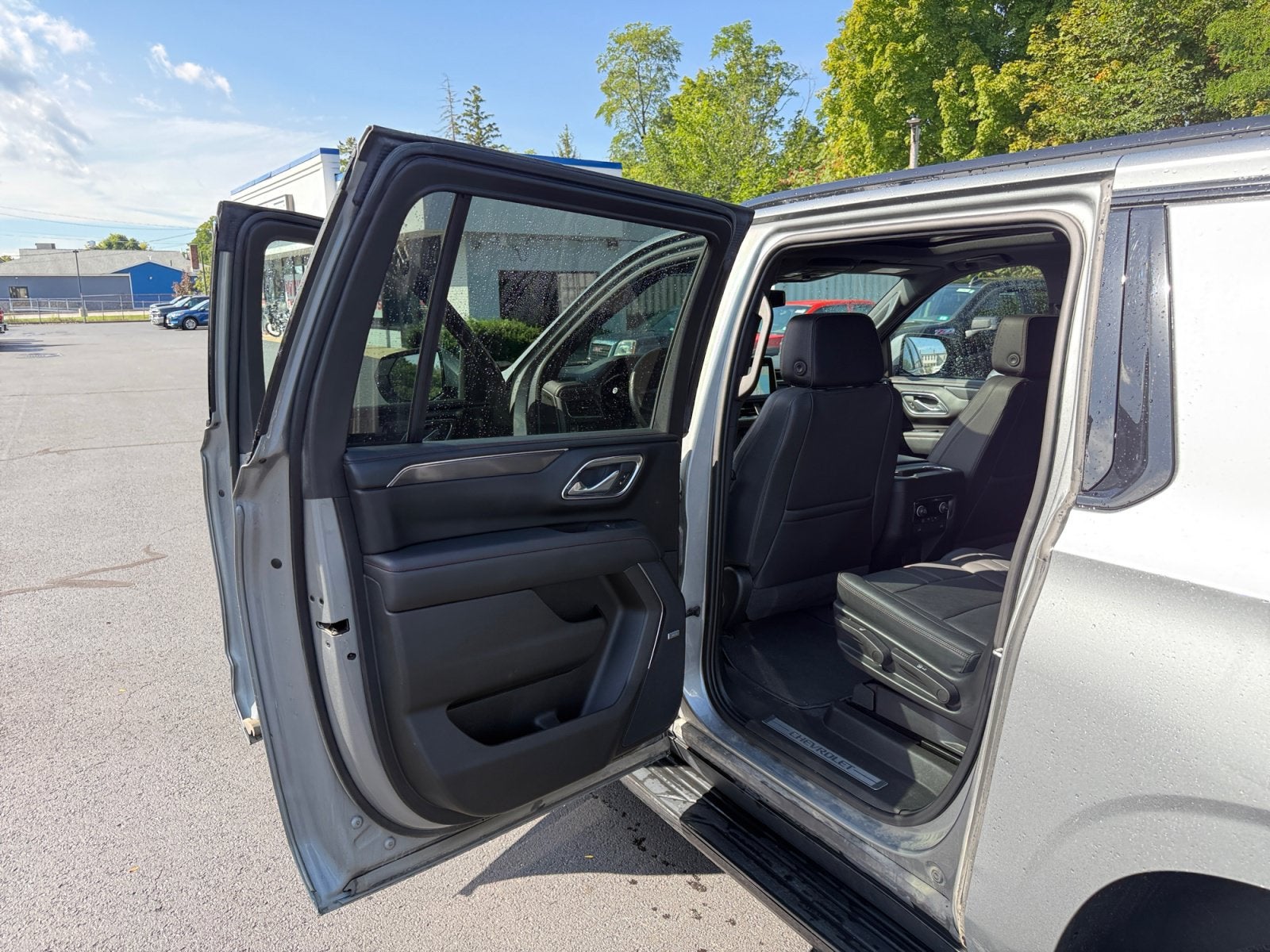 2023 Chevrolet Suburban RST