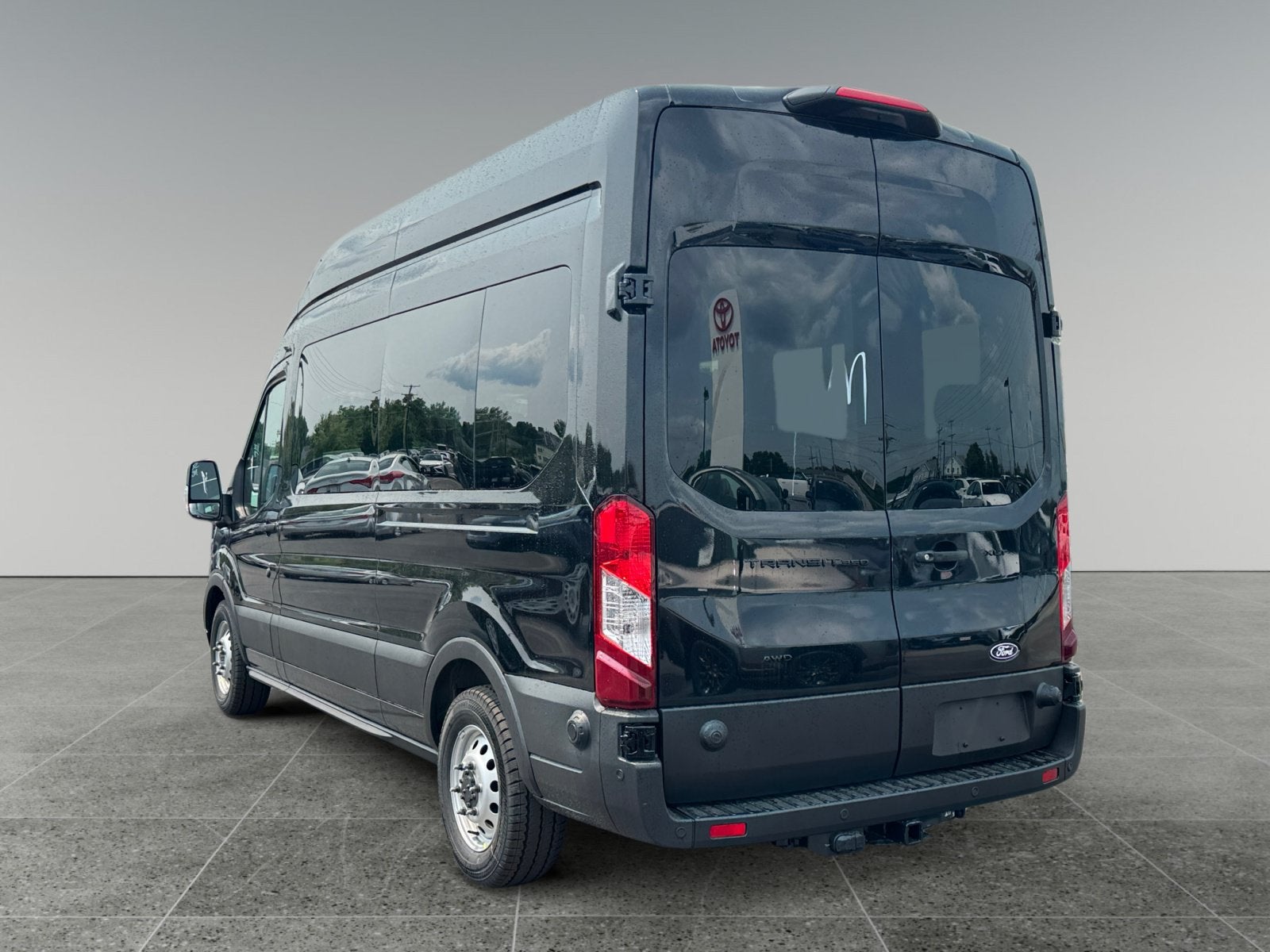 2026 Ford Transit Passenger Wagon XLT