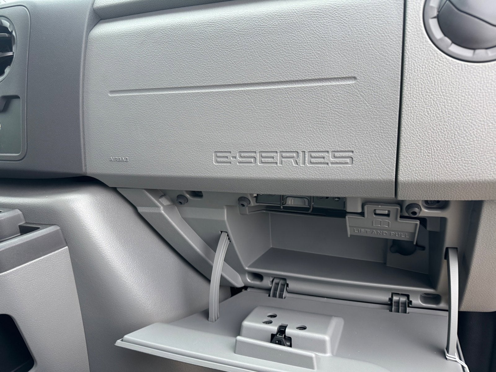 2025 Ford E-Series Cutaway E-450 DRW