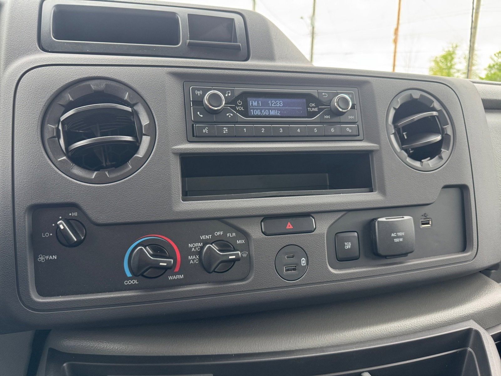 2025 Ford E-Series Cutaway E-450 DRW