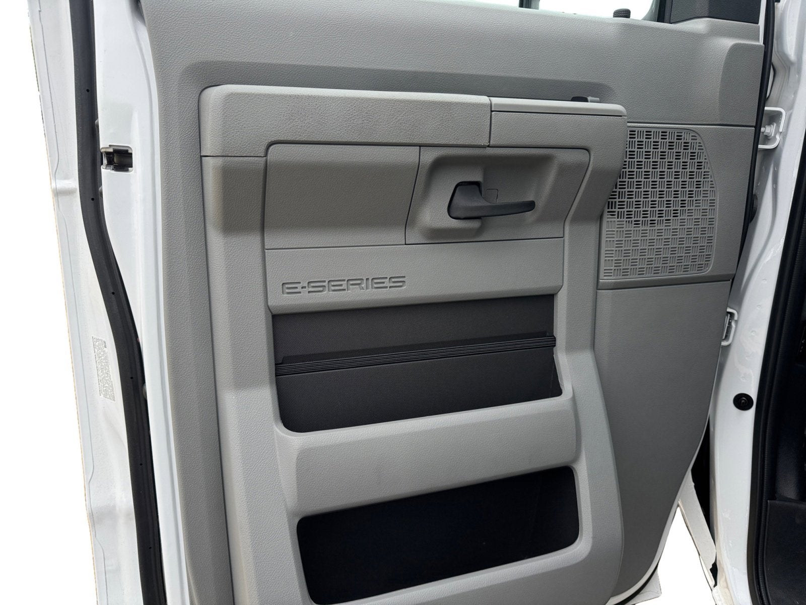 2025 Ford E-Series Cutaway E-450 DRW