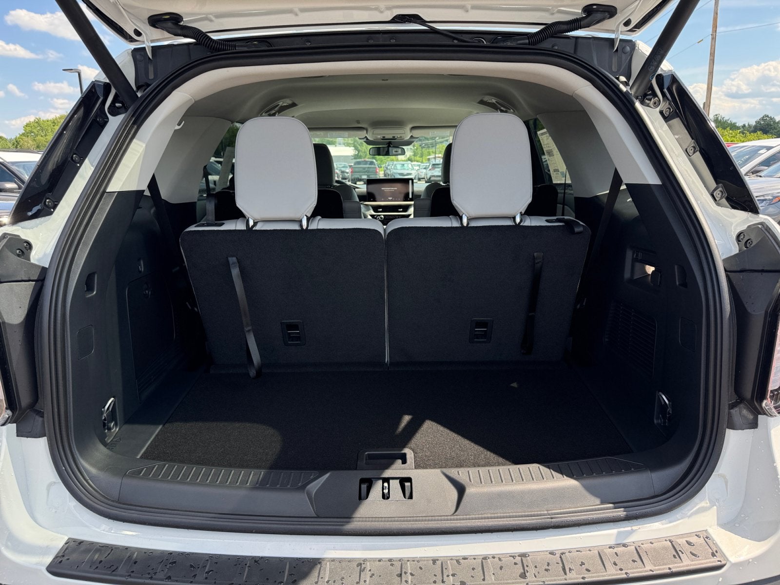 2026 Ford Explorer Active with 200A Pkg