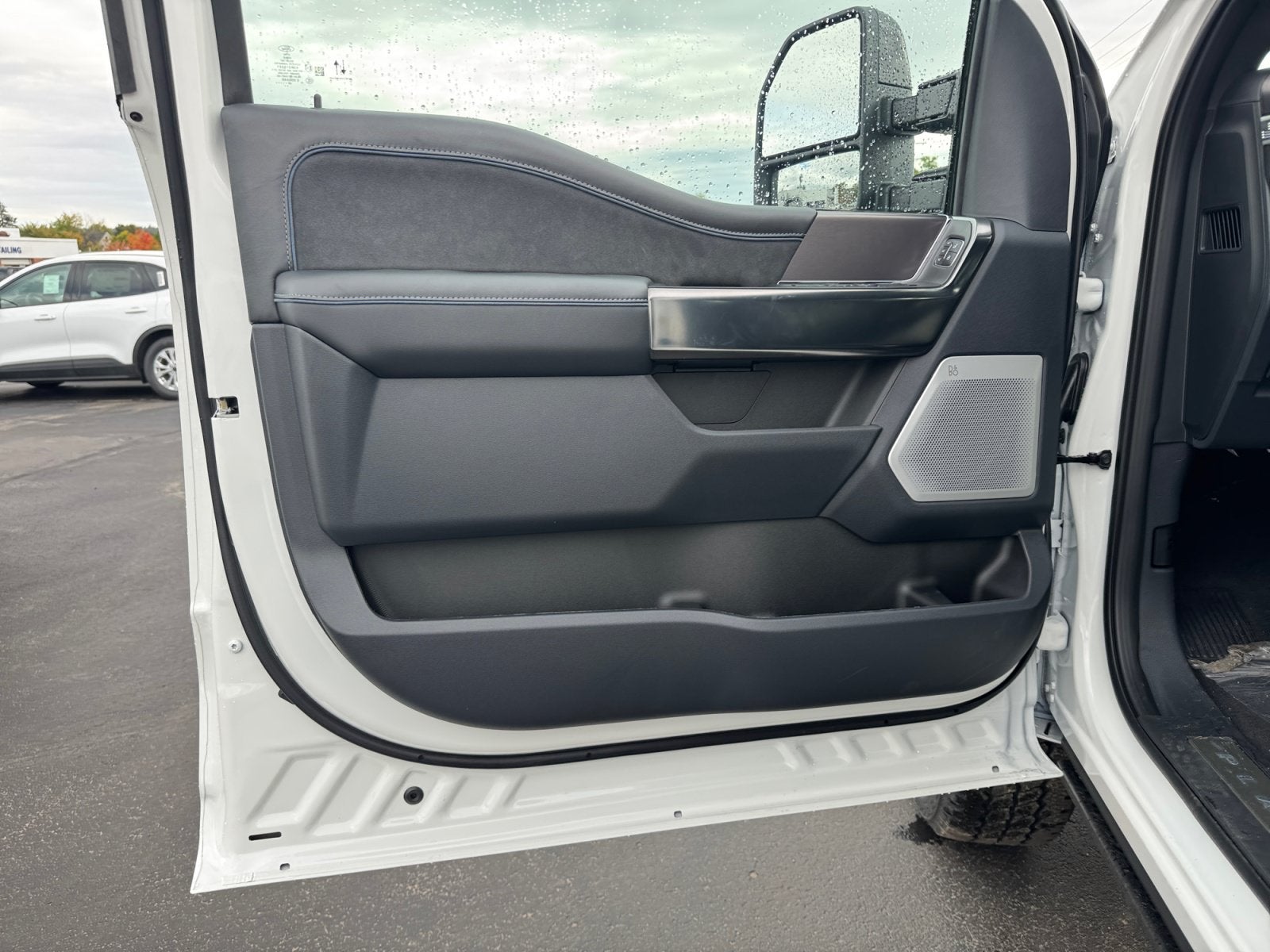 2027 Ford Super Duty F-350 SRW Platinum