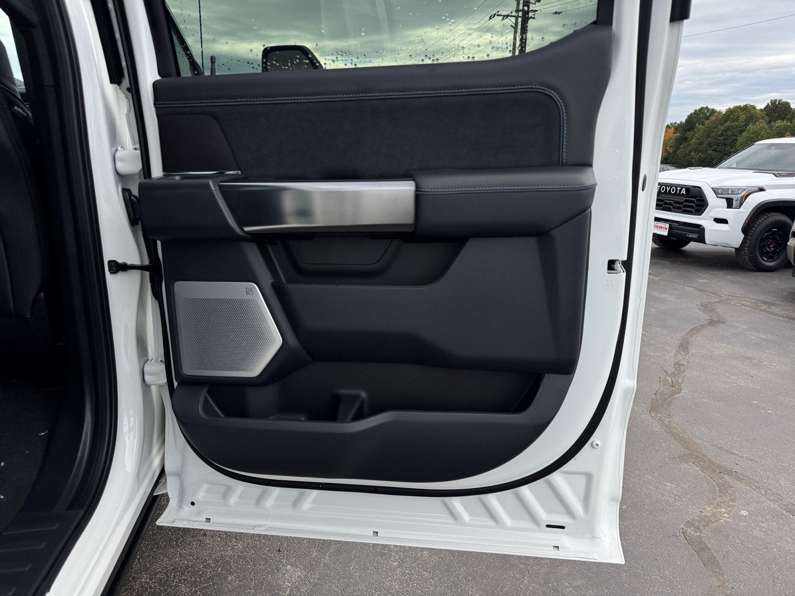 2027 Ford Super Duty F-350 SRW Platinum
