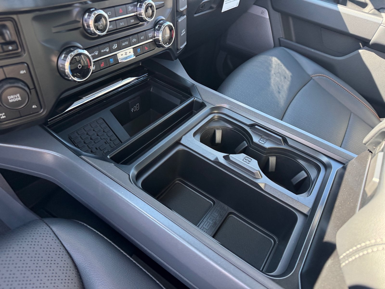2027 Ford Super Duty F-350 SRW LARIAT