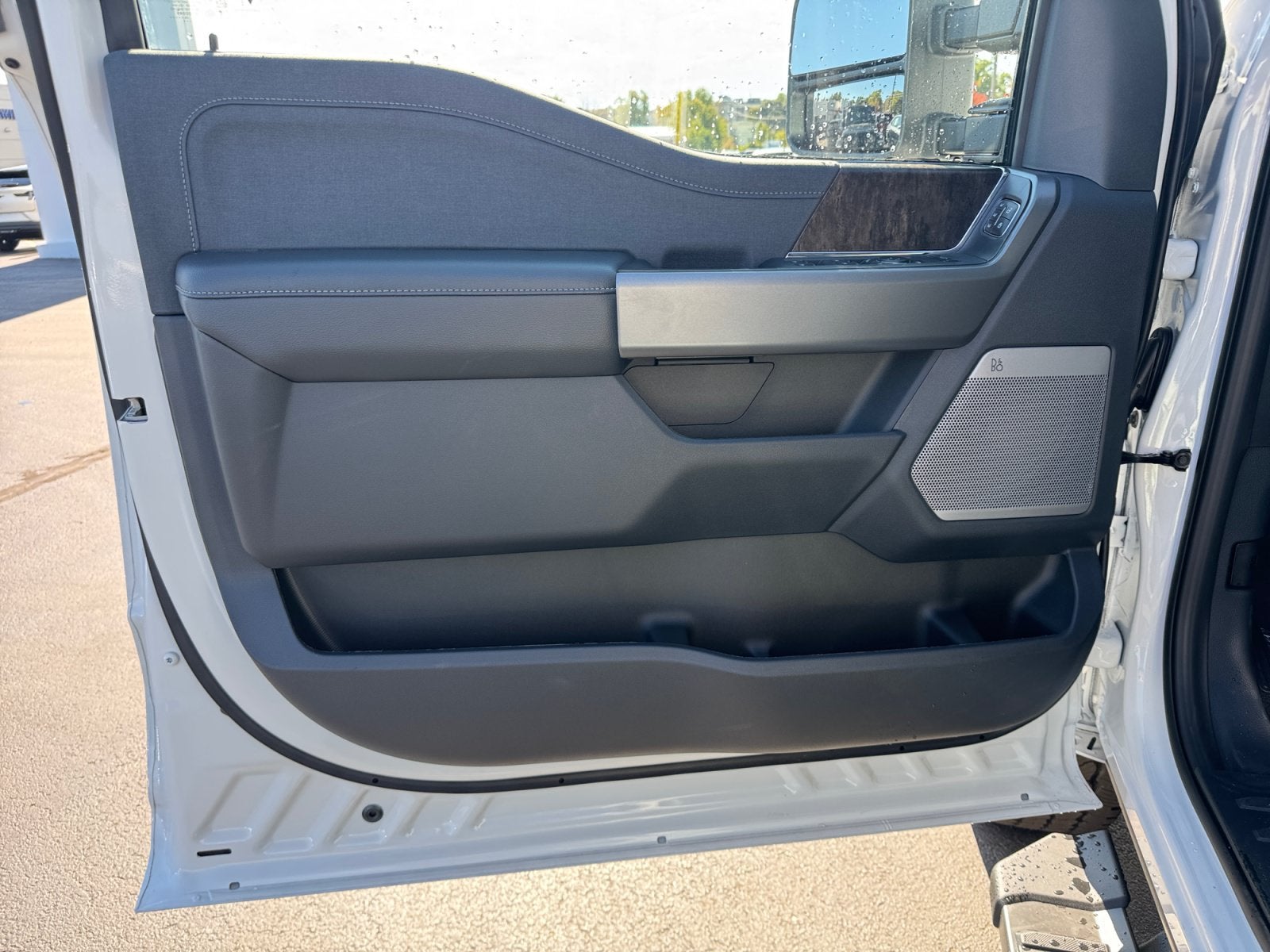 2027 Ford Super Duty F-350 SRW LARIAT