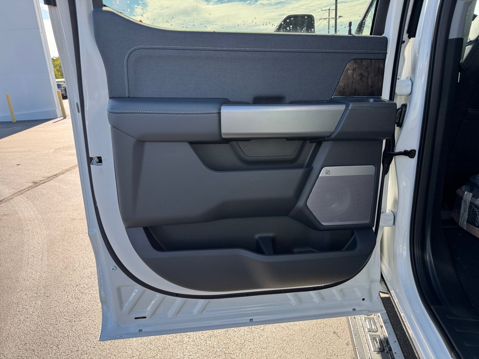 2027 Ford Super Duty F-350 SRW LARIAT