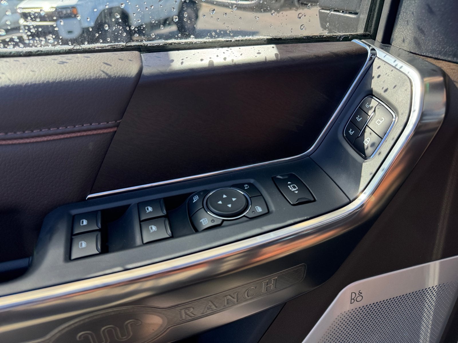 2027 Ford Super Duty F-350 SRW F-350® King Ranch®