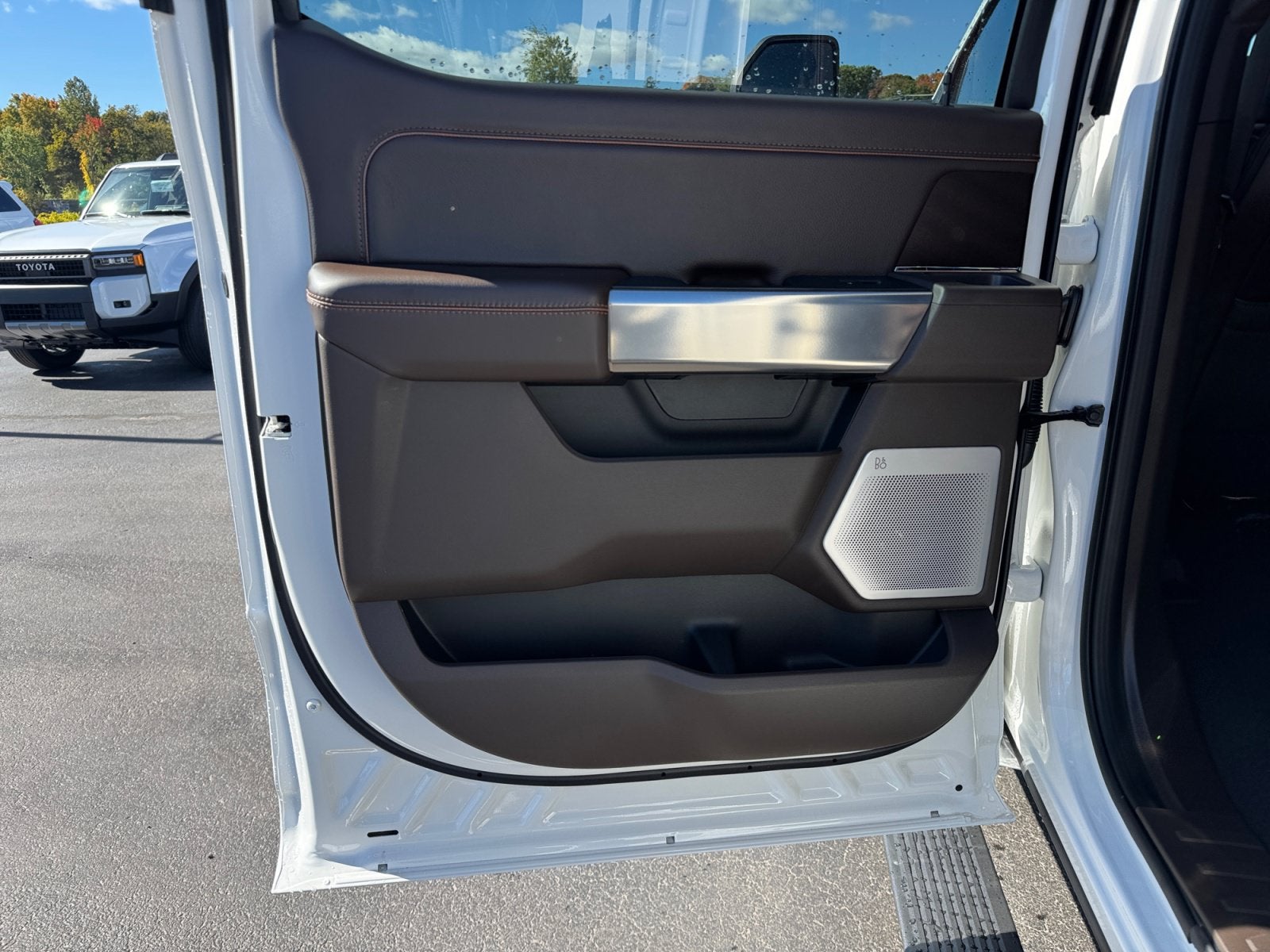 2027 Ford Super Duty F-350 SRW F-350® King Ranch®
