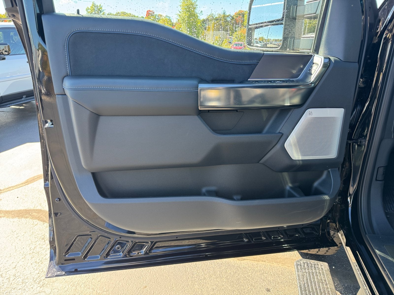 2027 Ford Super Duty F-350 SRW Platinum