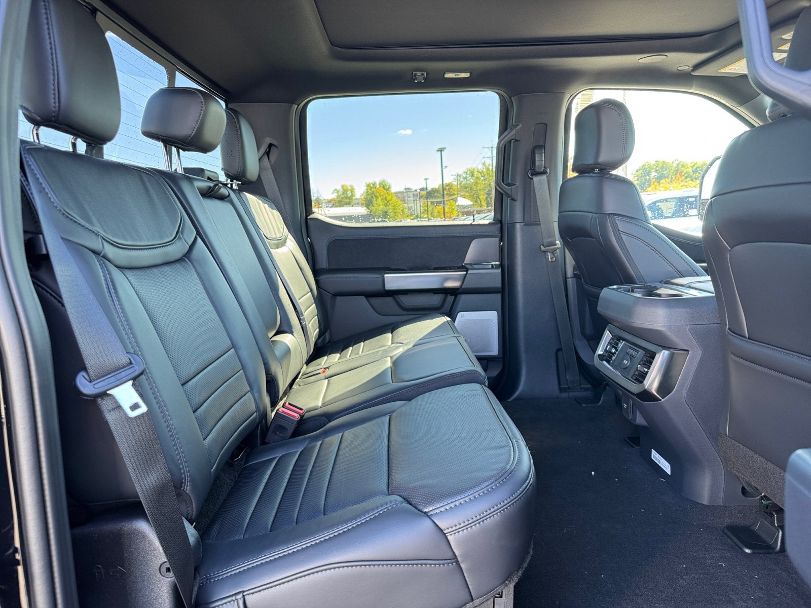 2027 Ford Super Duty F-350 SRW Platinum