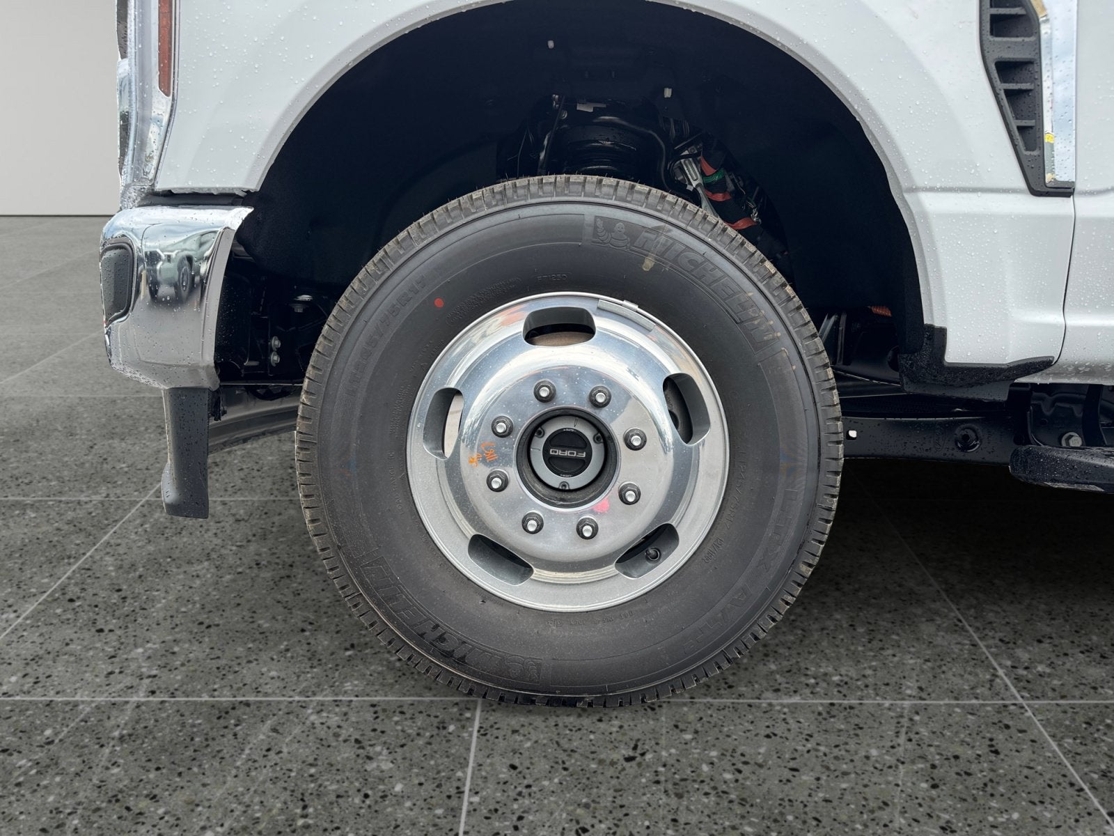 2027 Ford Super Duty F-350 DRW LARIAT