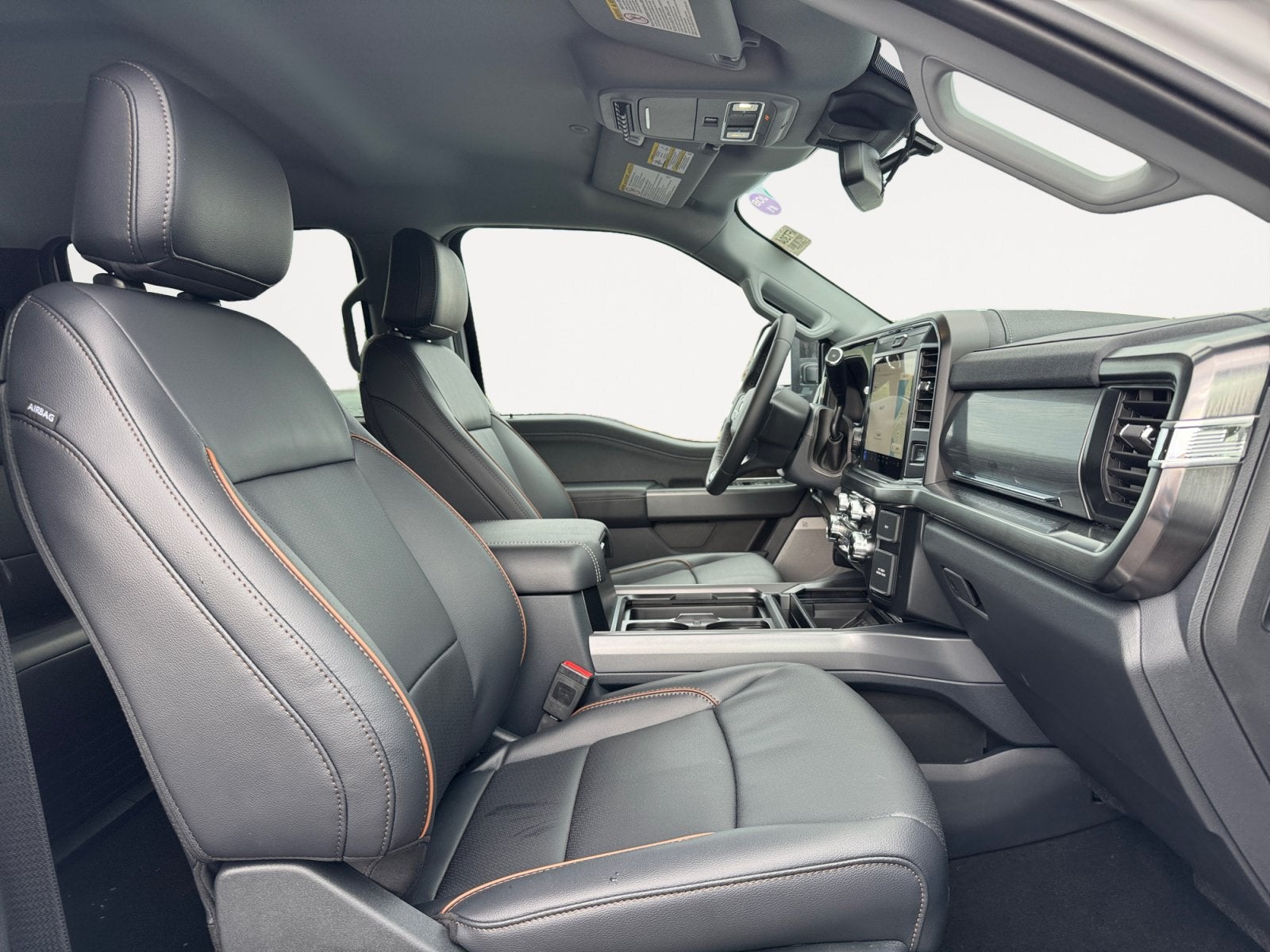 2027 Ford Super Duty F-350 DRW LARIAT