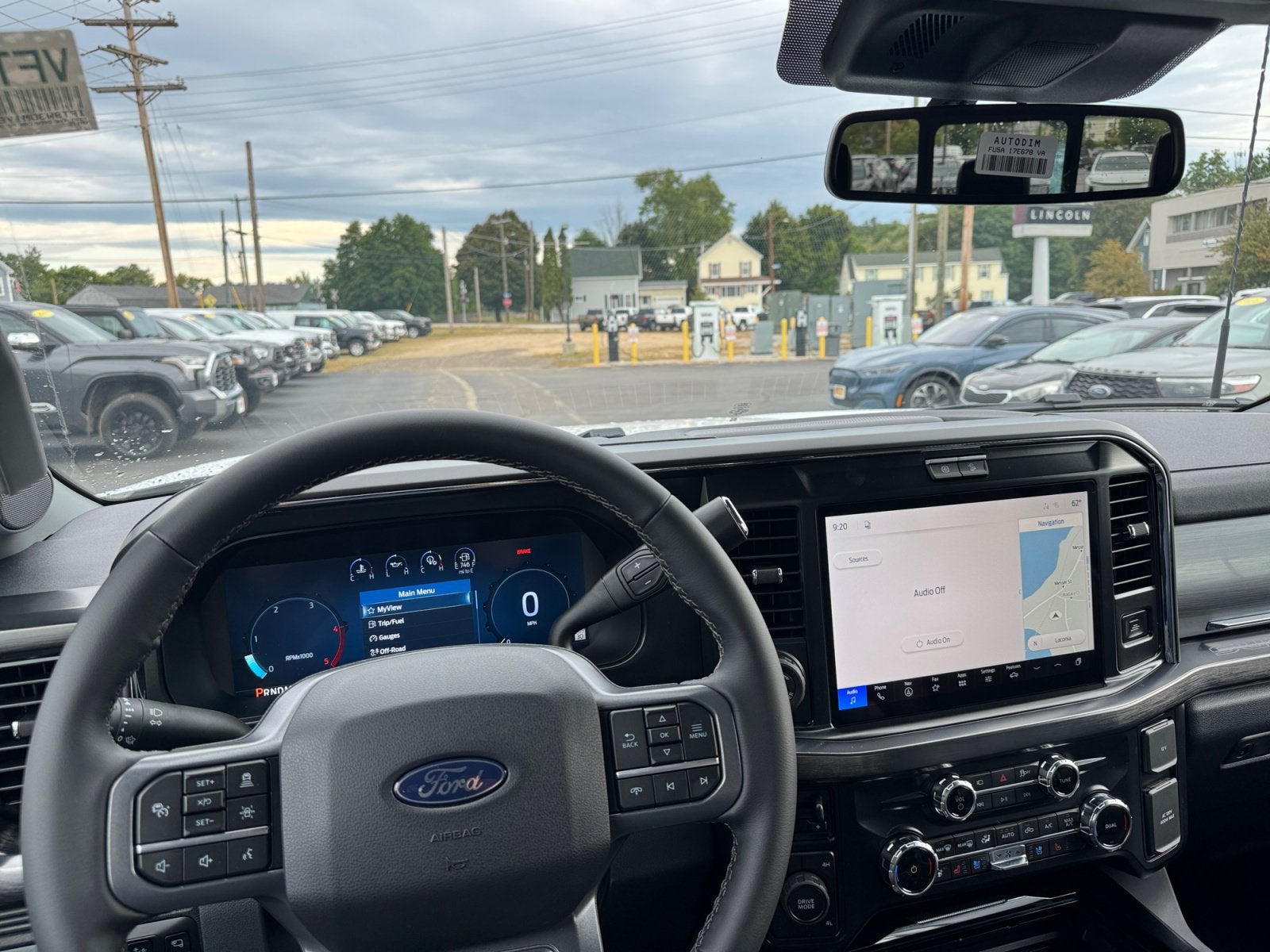 2027 Ford Super Duty F-350 DRW LARIAT