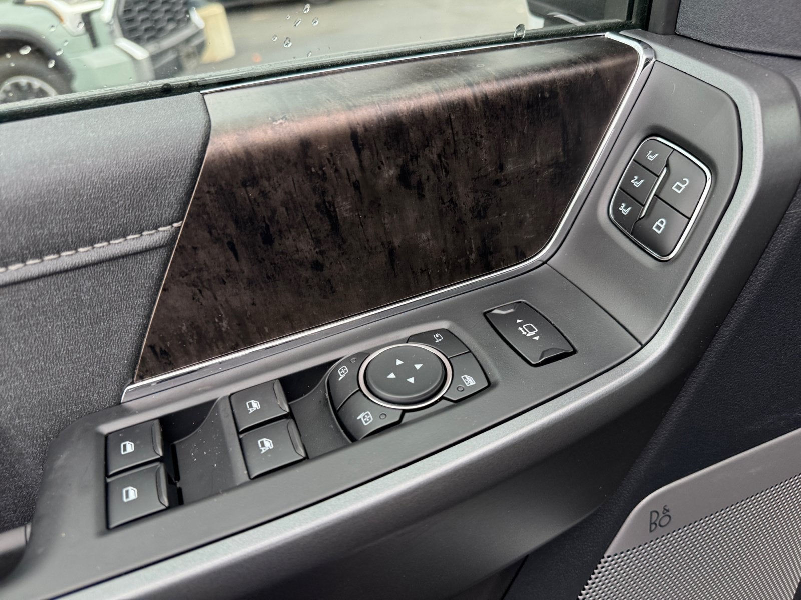 2027 Ford Super Duty F-350 DRW LARIAT