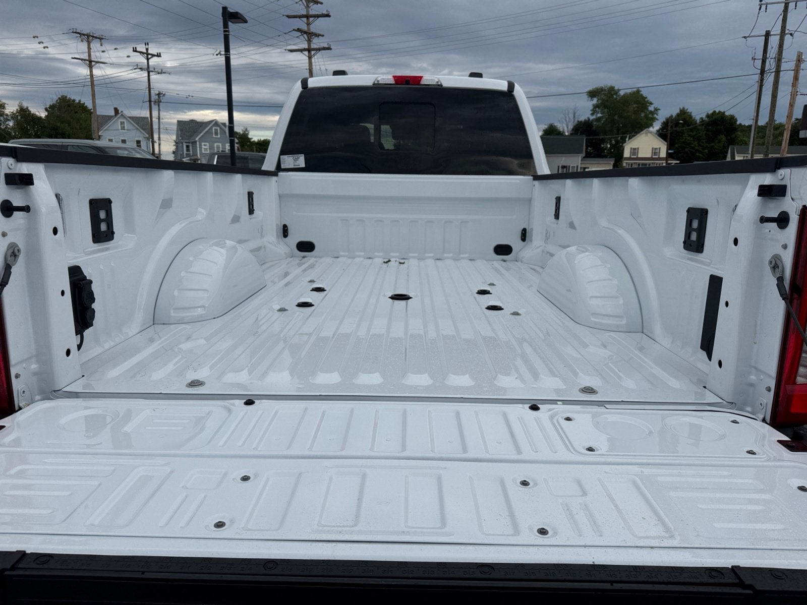 2027 Ford Super Duty F-350 DRW LARIAT