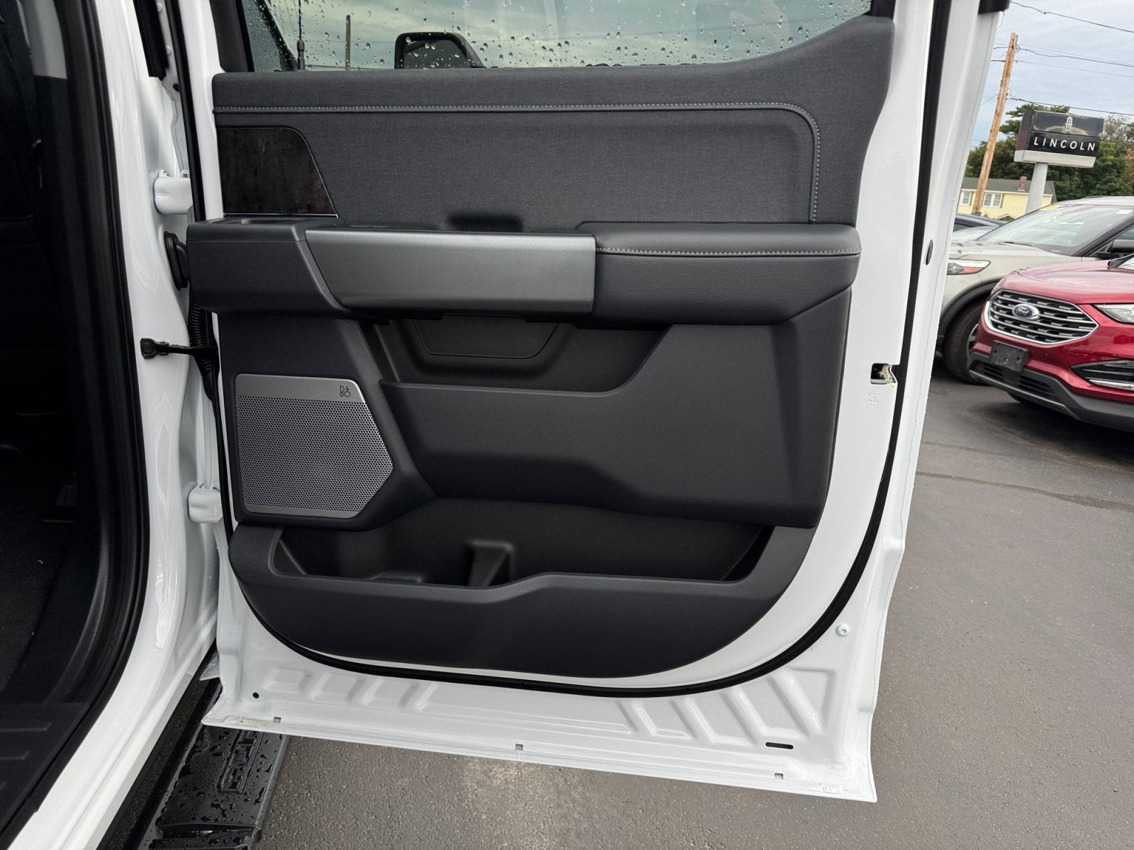 2027 Ford Super Duty F-350 DRW LARIAT