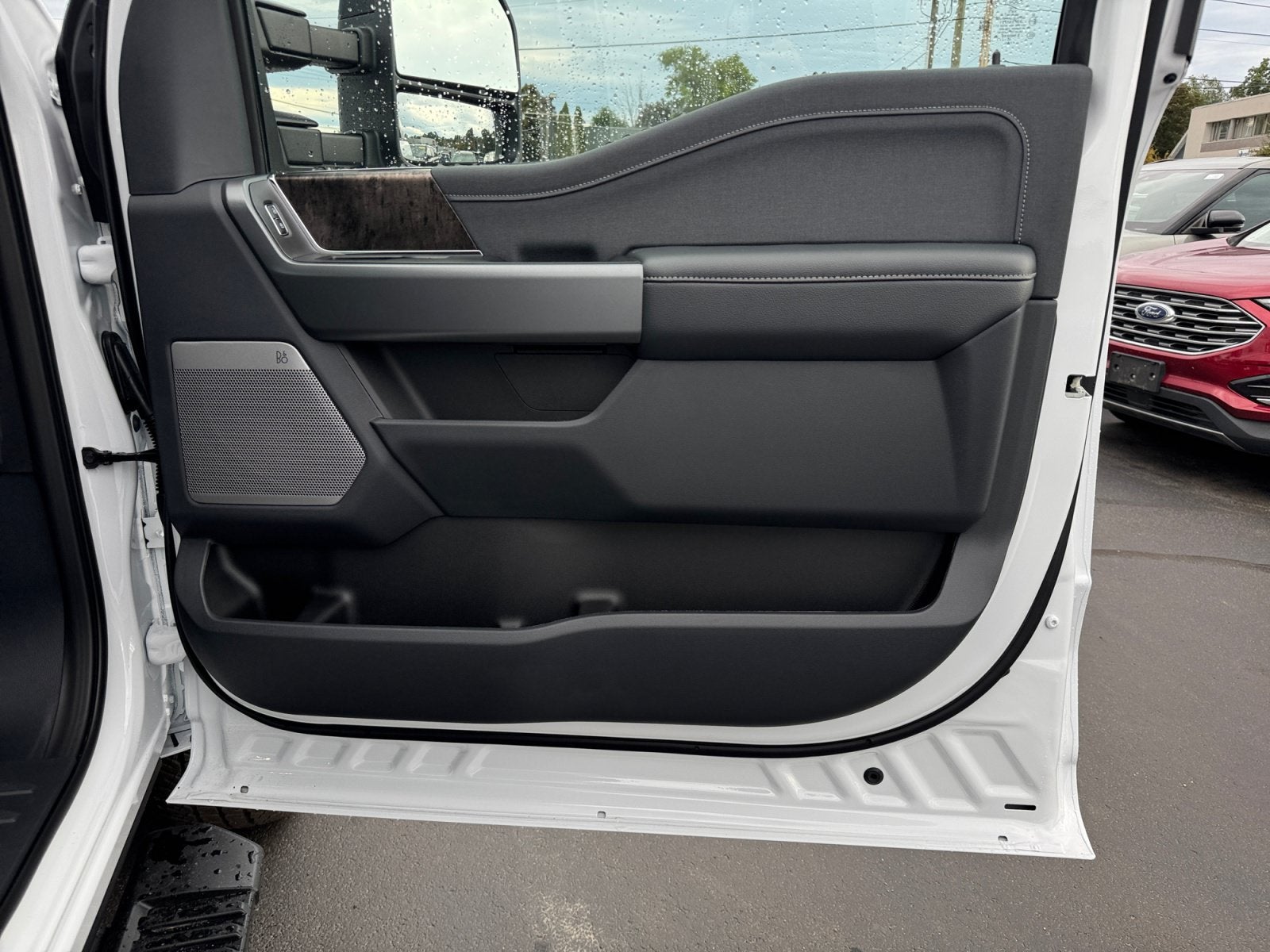 2027 Ford Super Duty F-350 DRW LARIAT