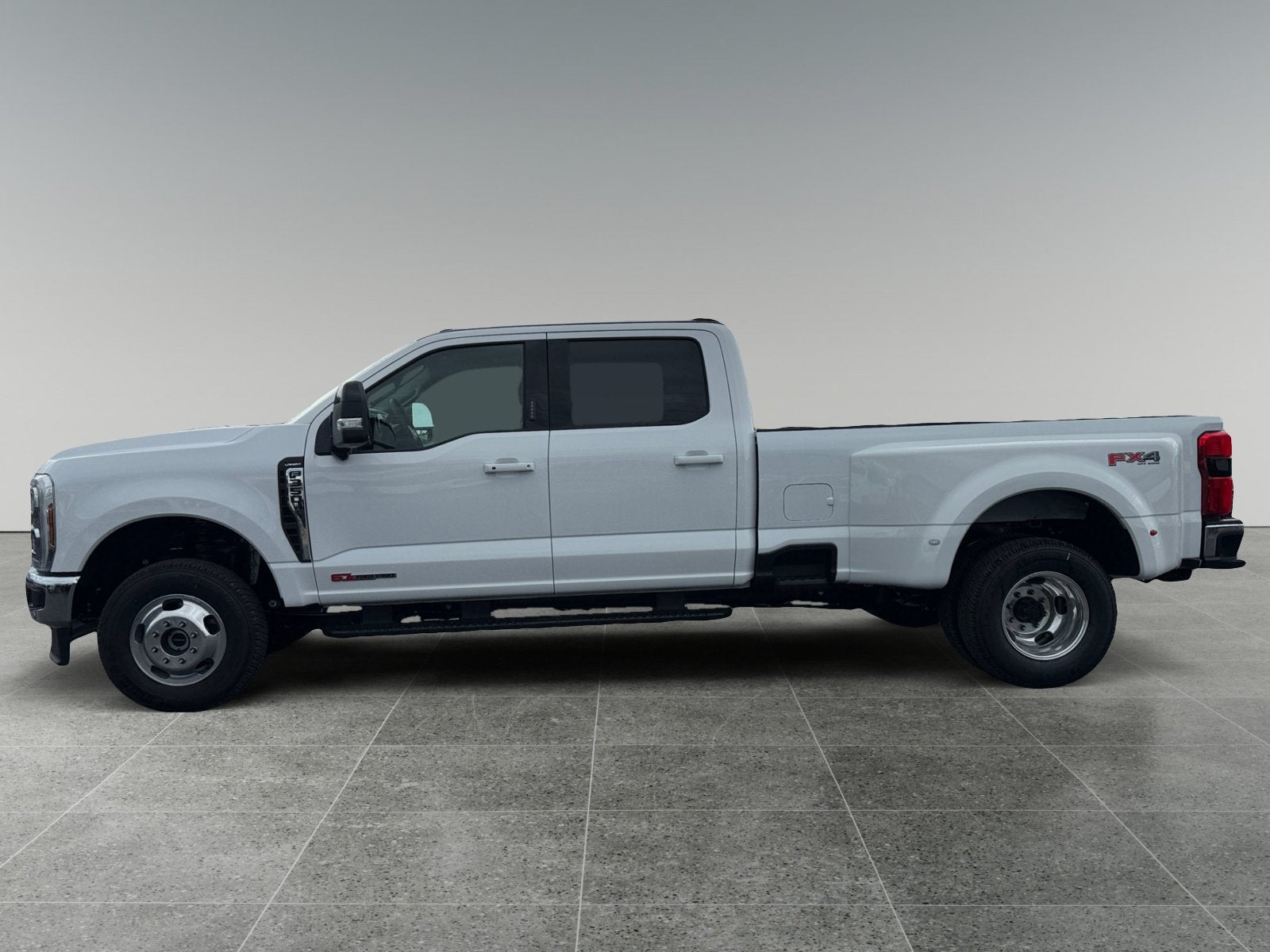 2027 Ford Super Duty F-350 DRW LARIAT
