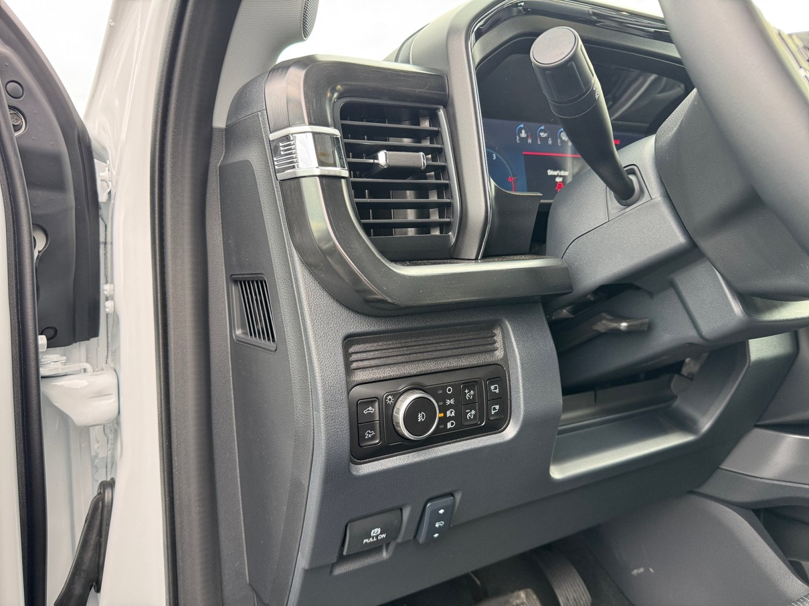 2027 Ford Super Duty F-350 DRW LARIAT