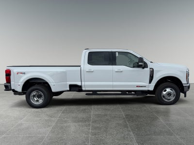 2027 Ford Super Duty F-350 DRW LARIAT