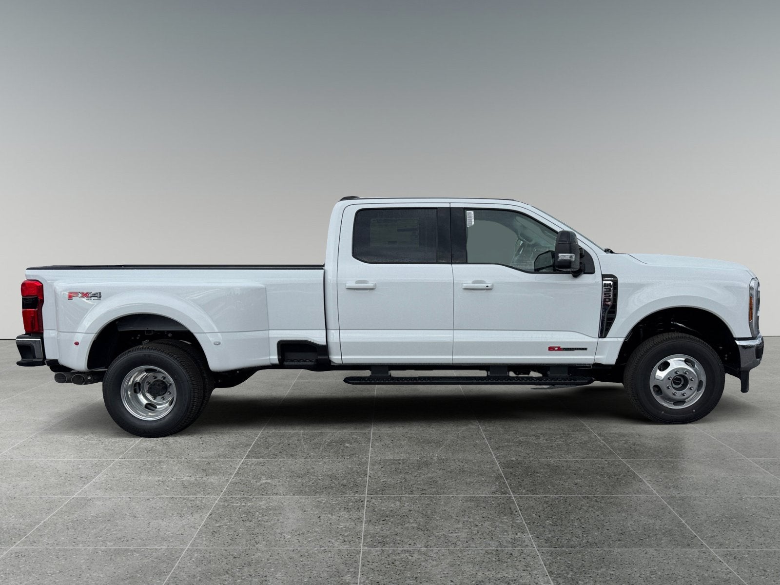 2027 Ford Super Duty F-350 DRW LARIAT