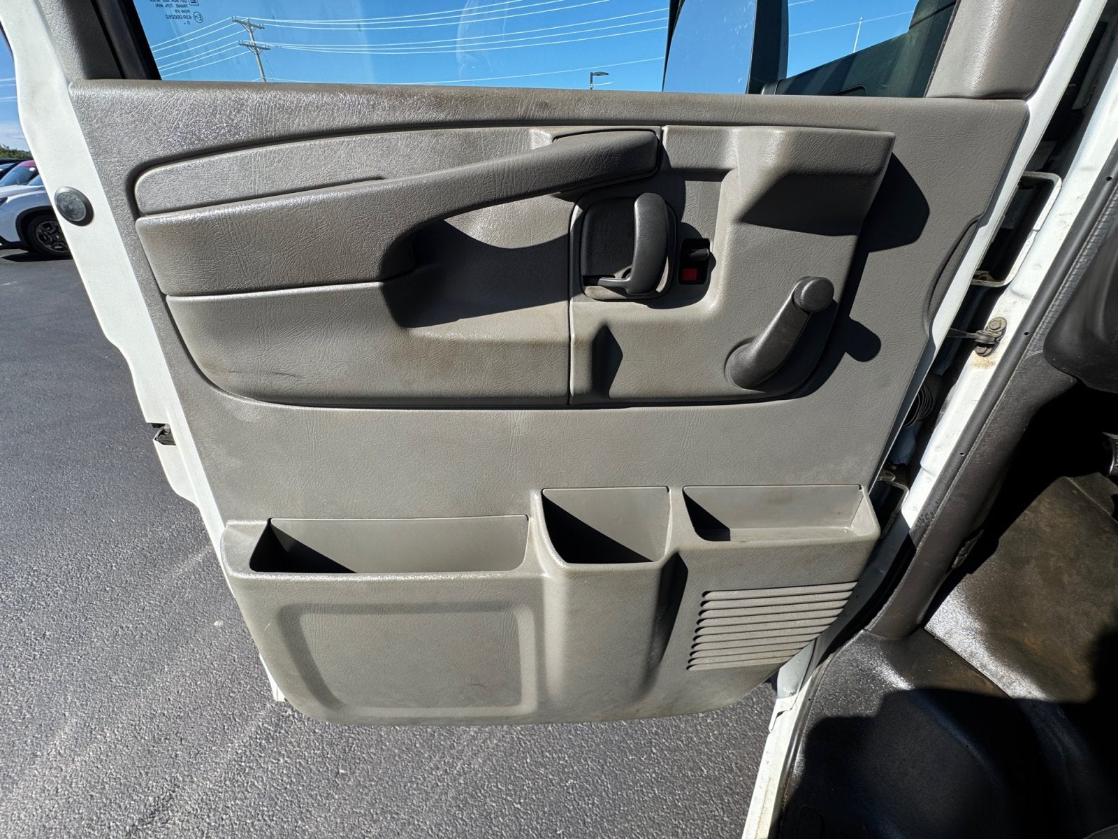2011 Chevrolet Express Commercial Cutaway Work Van