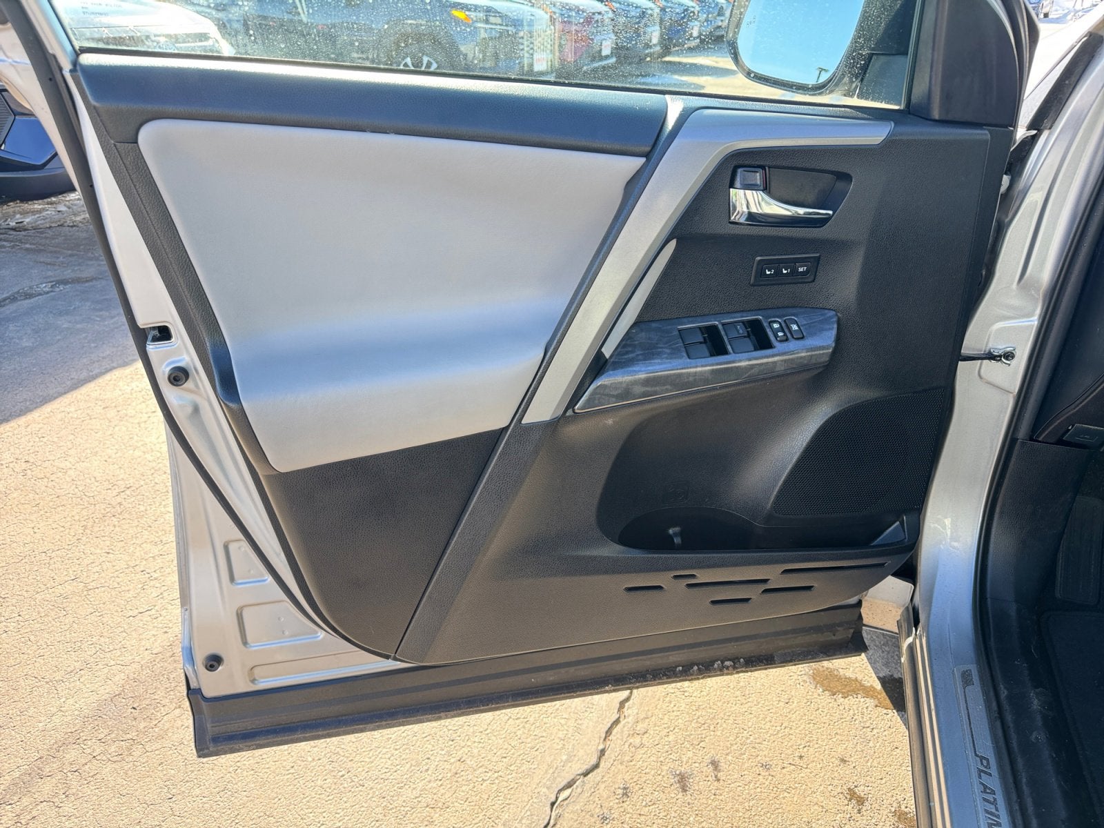 2017 Toyota RAV4 Platinum