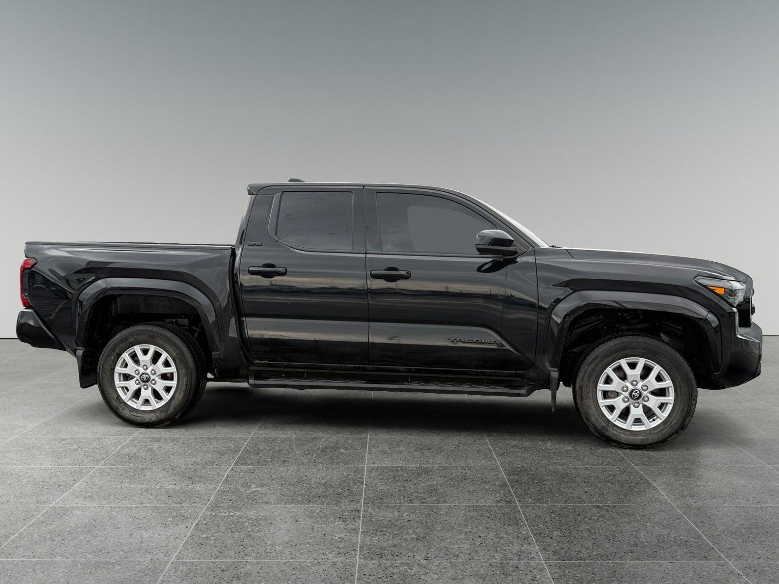 2025 Toyota Tacoma 4WD SR5