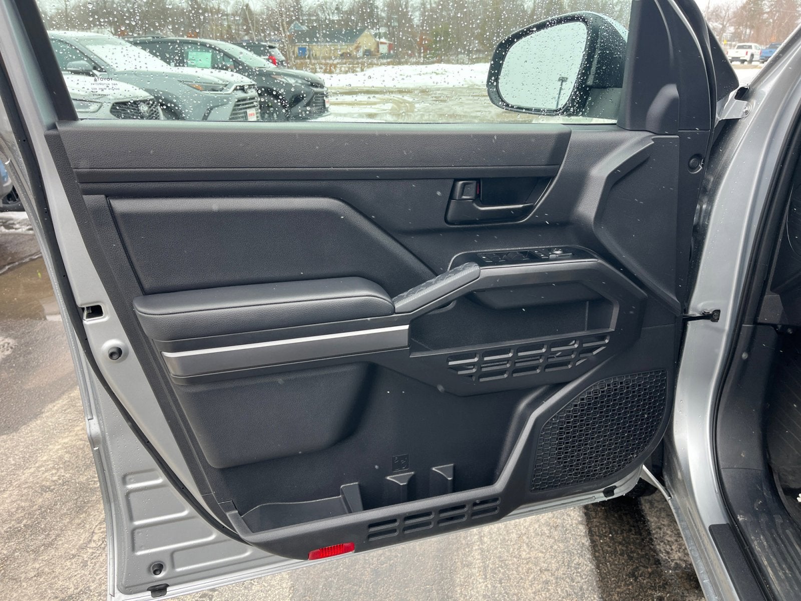 2025 Toyota Tacoma 4WD SR5