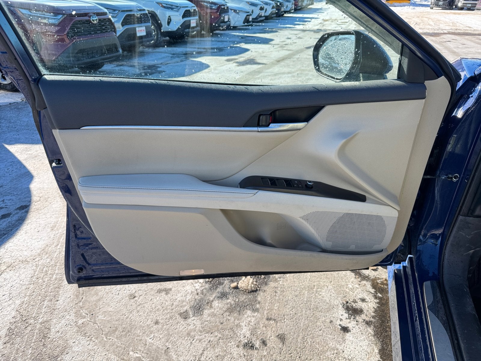 2023 Toyota Camry Hybrid XLE