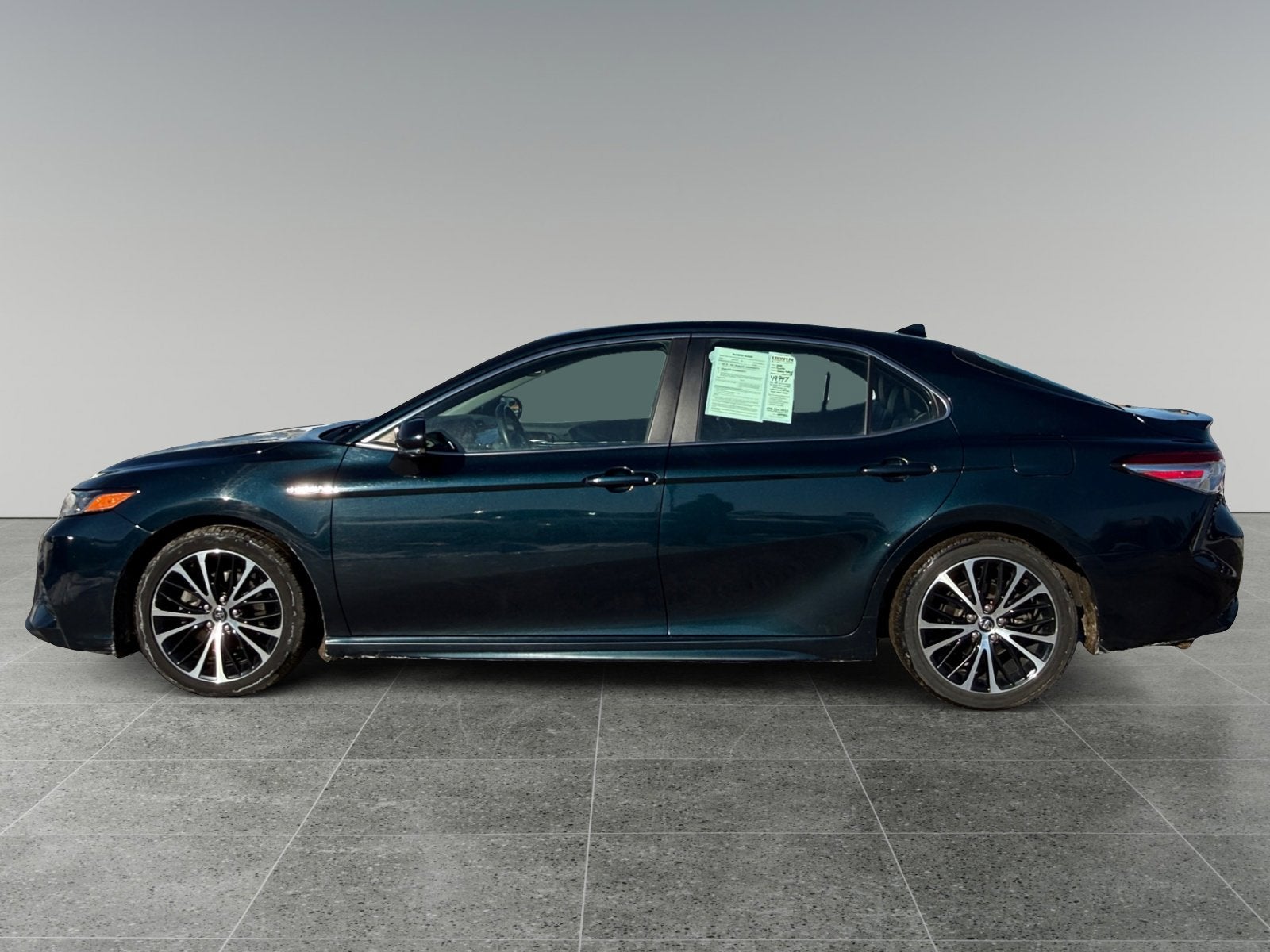 2020 Toyota Camry Hybrid SE