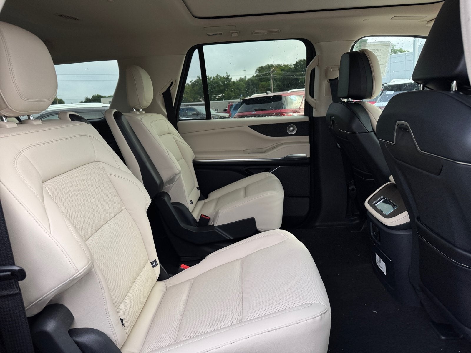 2027 Lincoln Navigator L Reserve