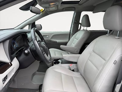 2020 Toyota Sienna XLE