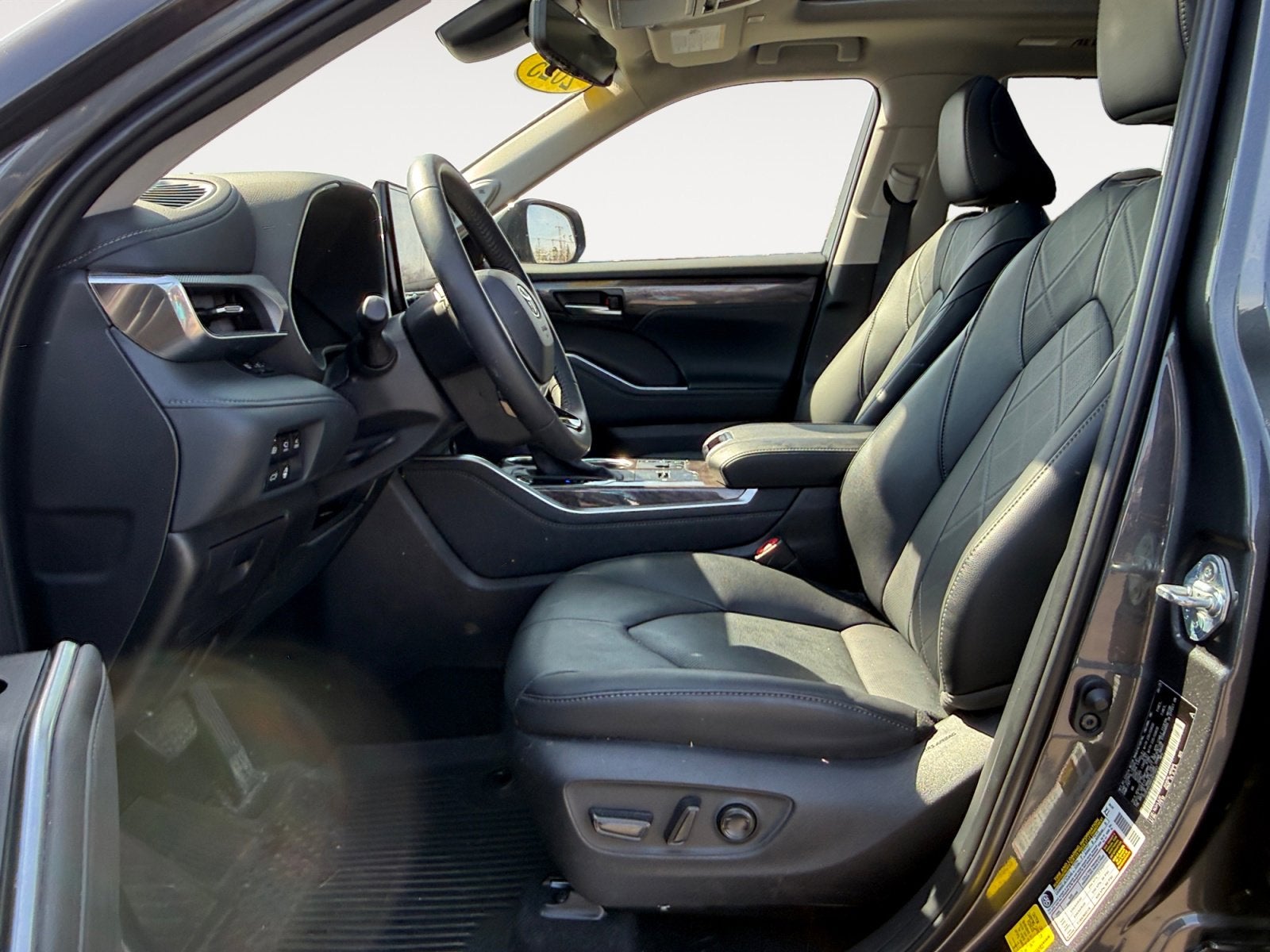 2025 Toyota Highlander Hybrid Platinum