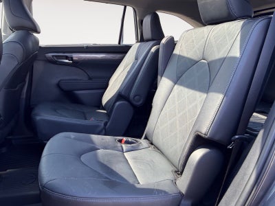 2025 Toyota Highlander Hybrid Platinum