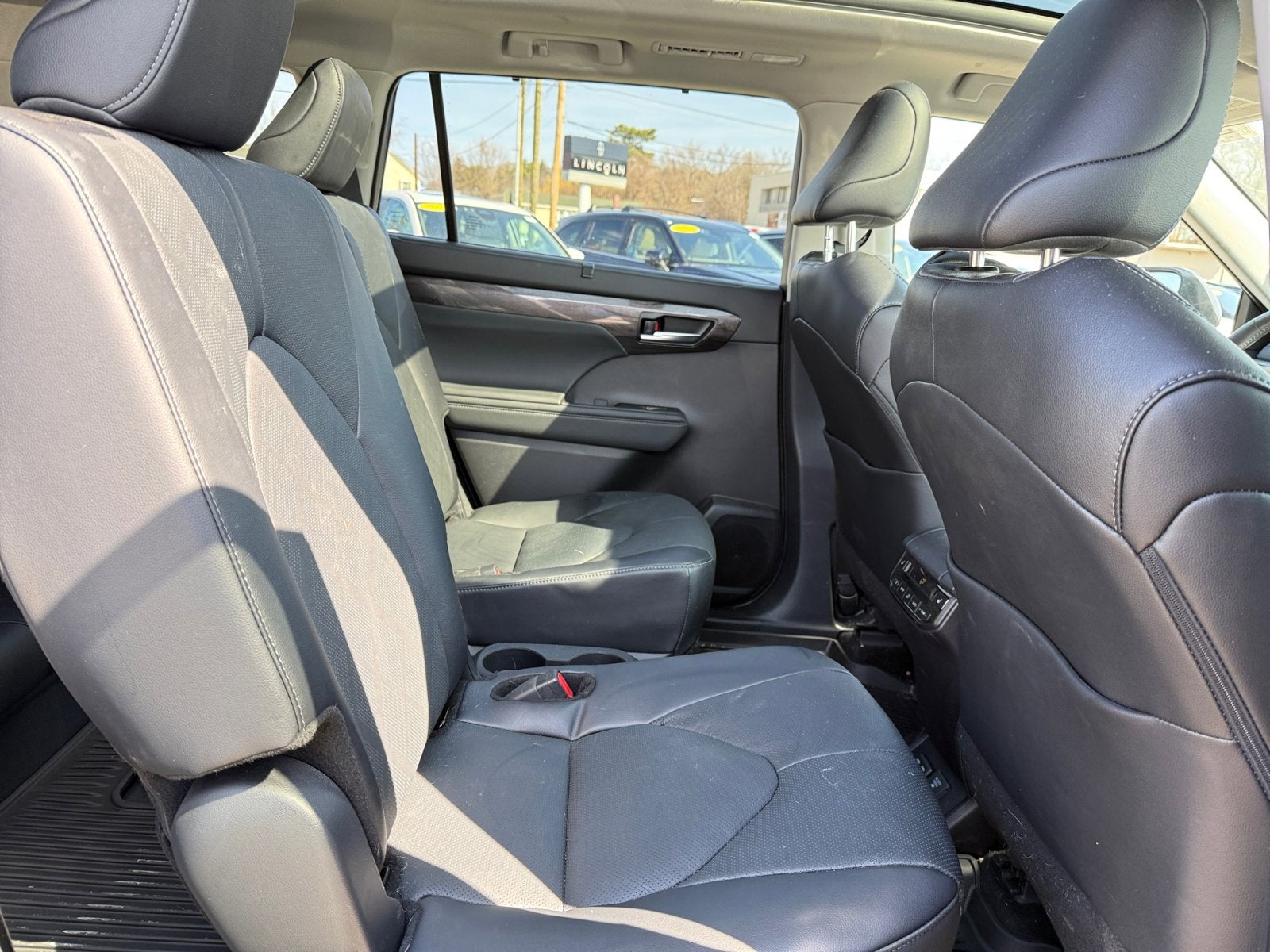 2025 Toyota Highlander Hybrid Platinum