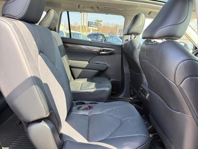 2025 Toyota Highlander Hybrid Platinum