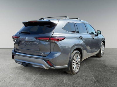 2025 Toyota Highlander Hybrid Platinum