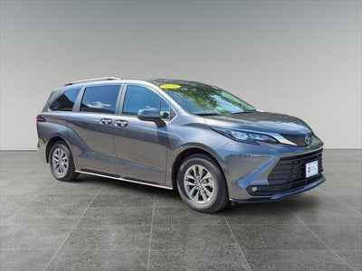 2025 Toyota Sienna XLE