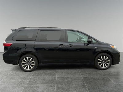 2020 Toyota Sienna LE