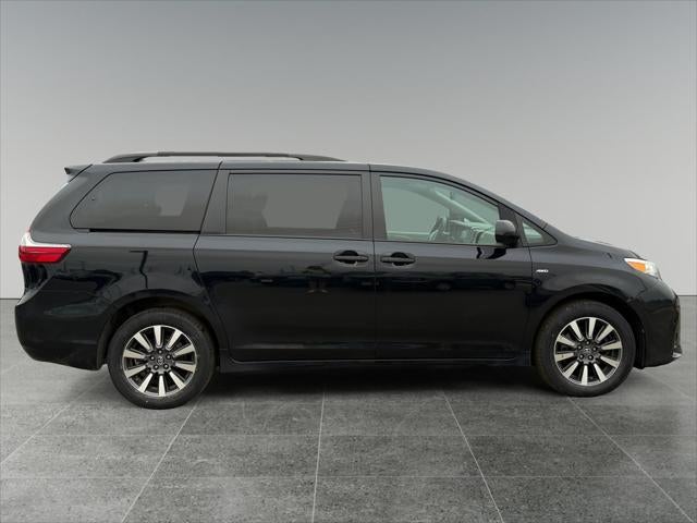 2020 Toyota Sienna LE