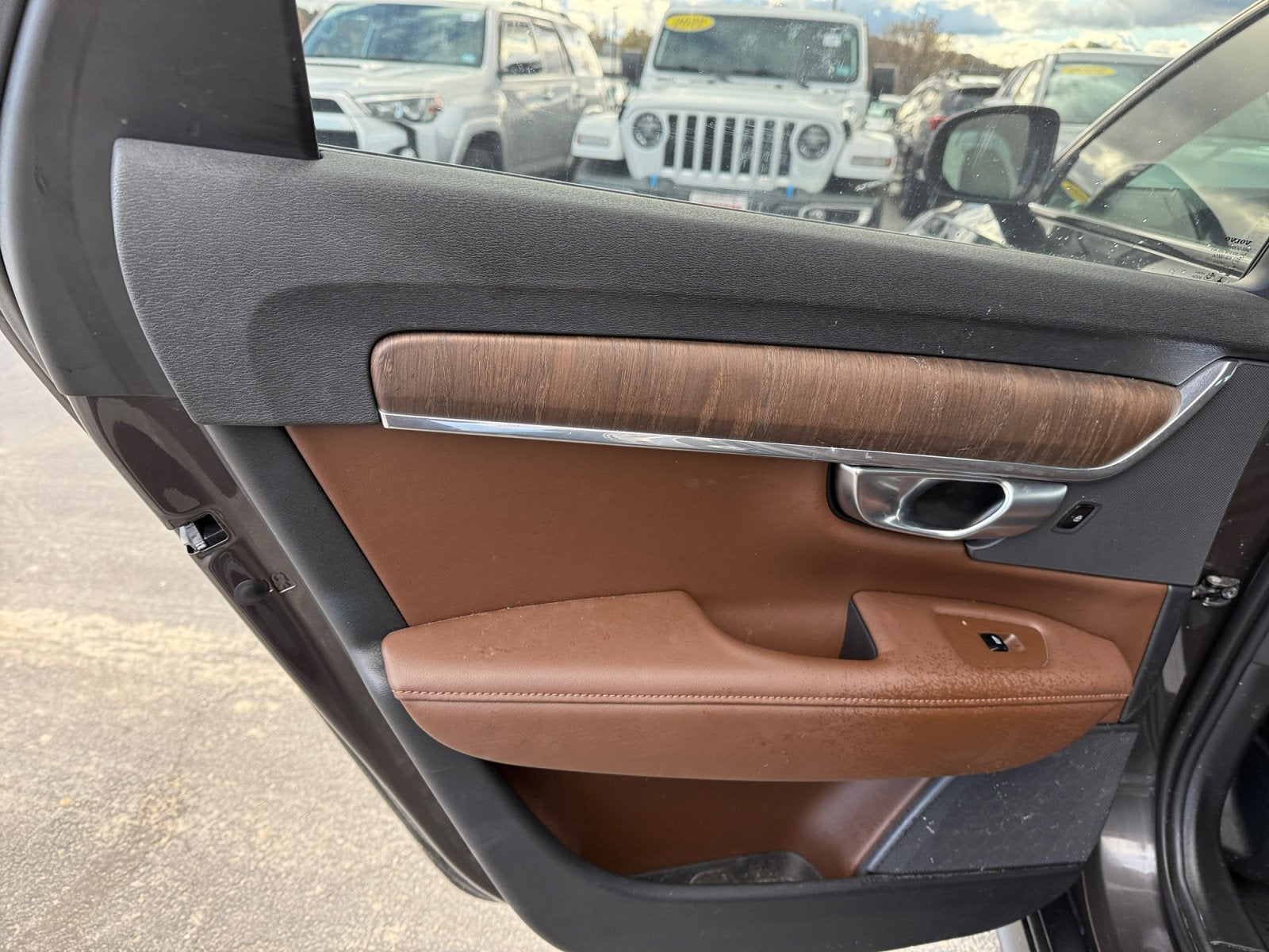 2024 Volvo V90 Cross Country Plus